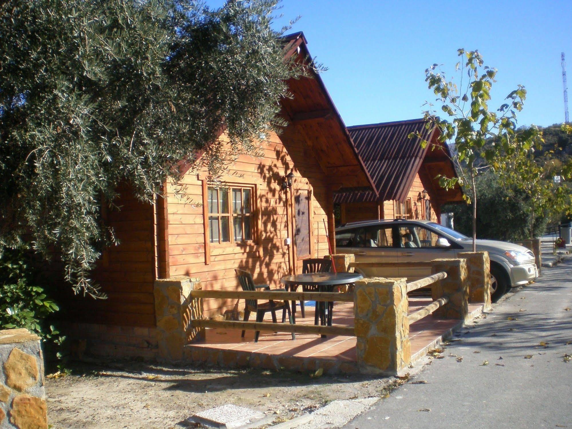 Fuente Del Lobo Glamping & Bungalows - Adults Only Pinos Genil Exterior photo