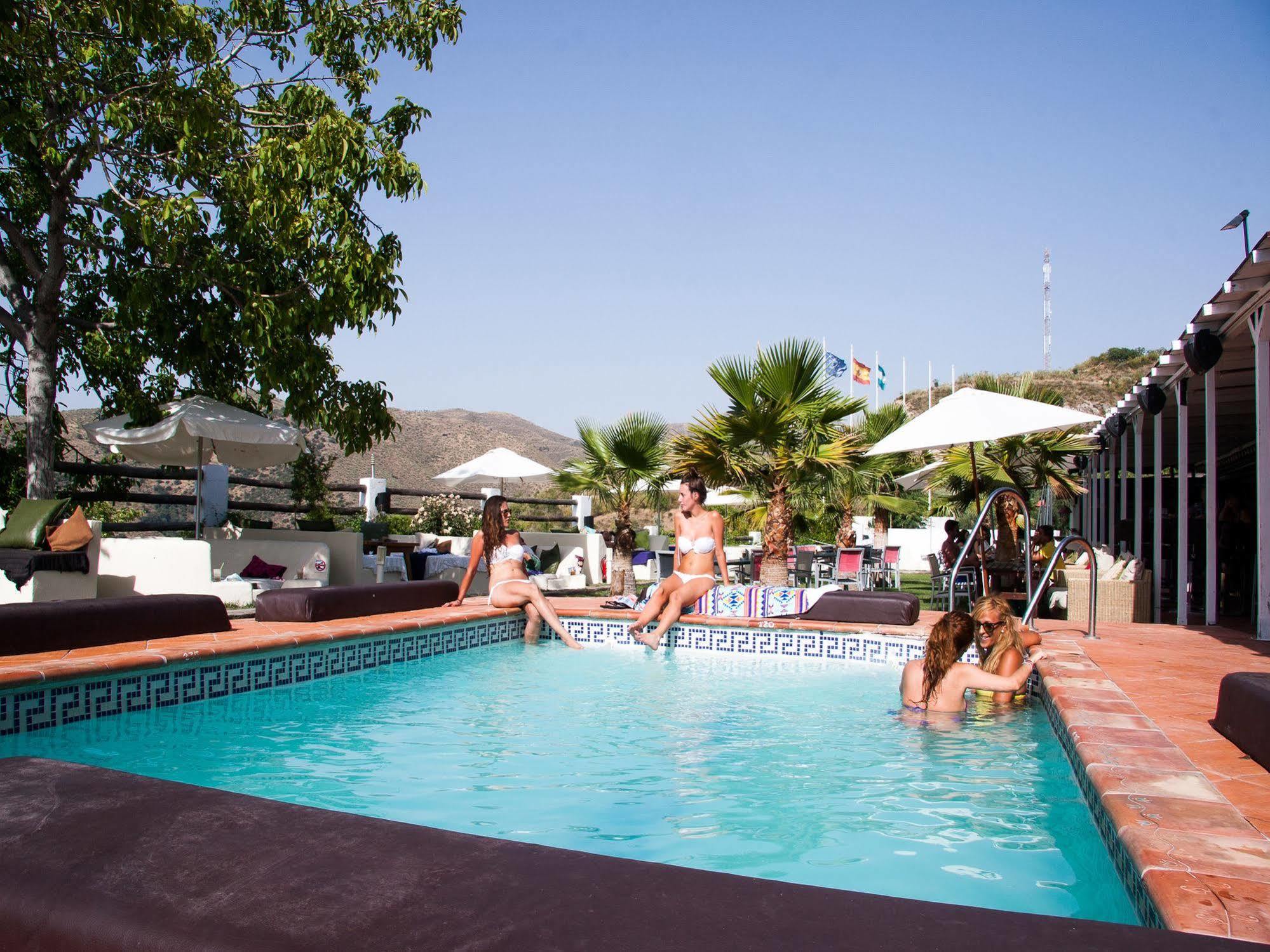 Fuente Del Lobo Glamping & Bungalows - Adults Only Pinos Genil Exterior photo