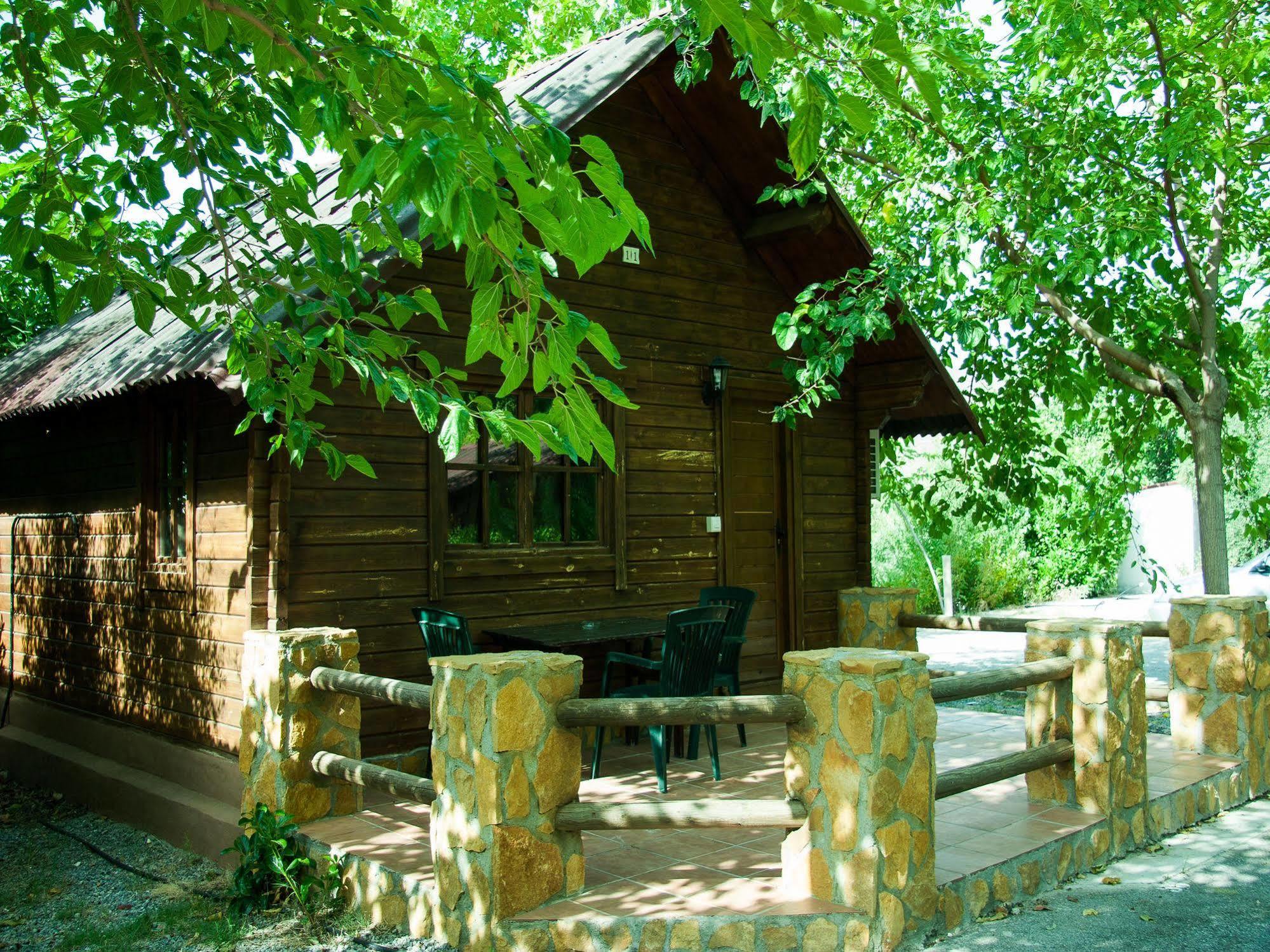 Fuente Del Lobo Glamping & Bungalows - Adults Only Pinos Genil Exterior photo