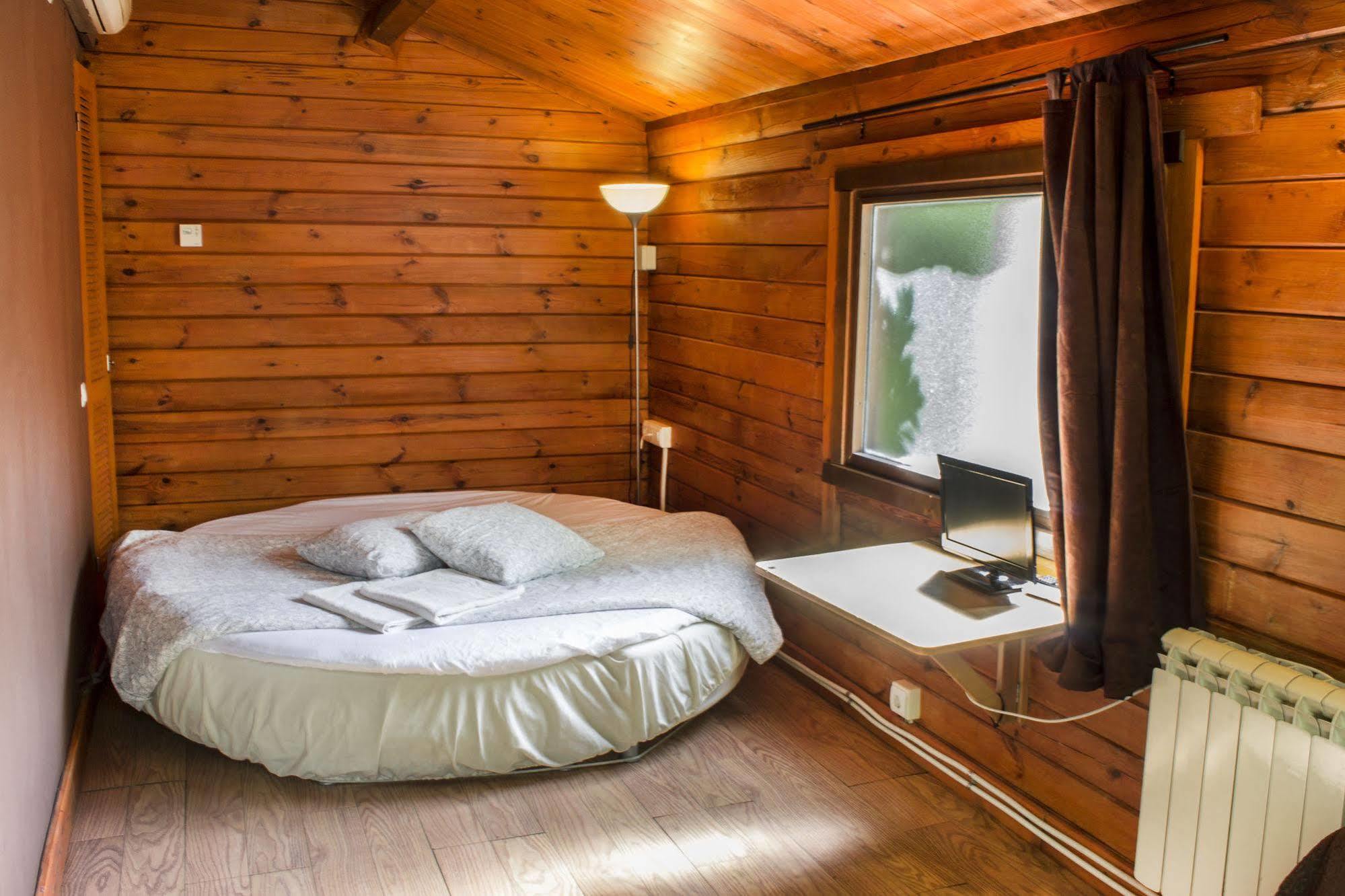Fuente Del Lobo Glamping & Bungalows - Adults Only Pinos Genil Exterior photo