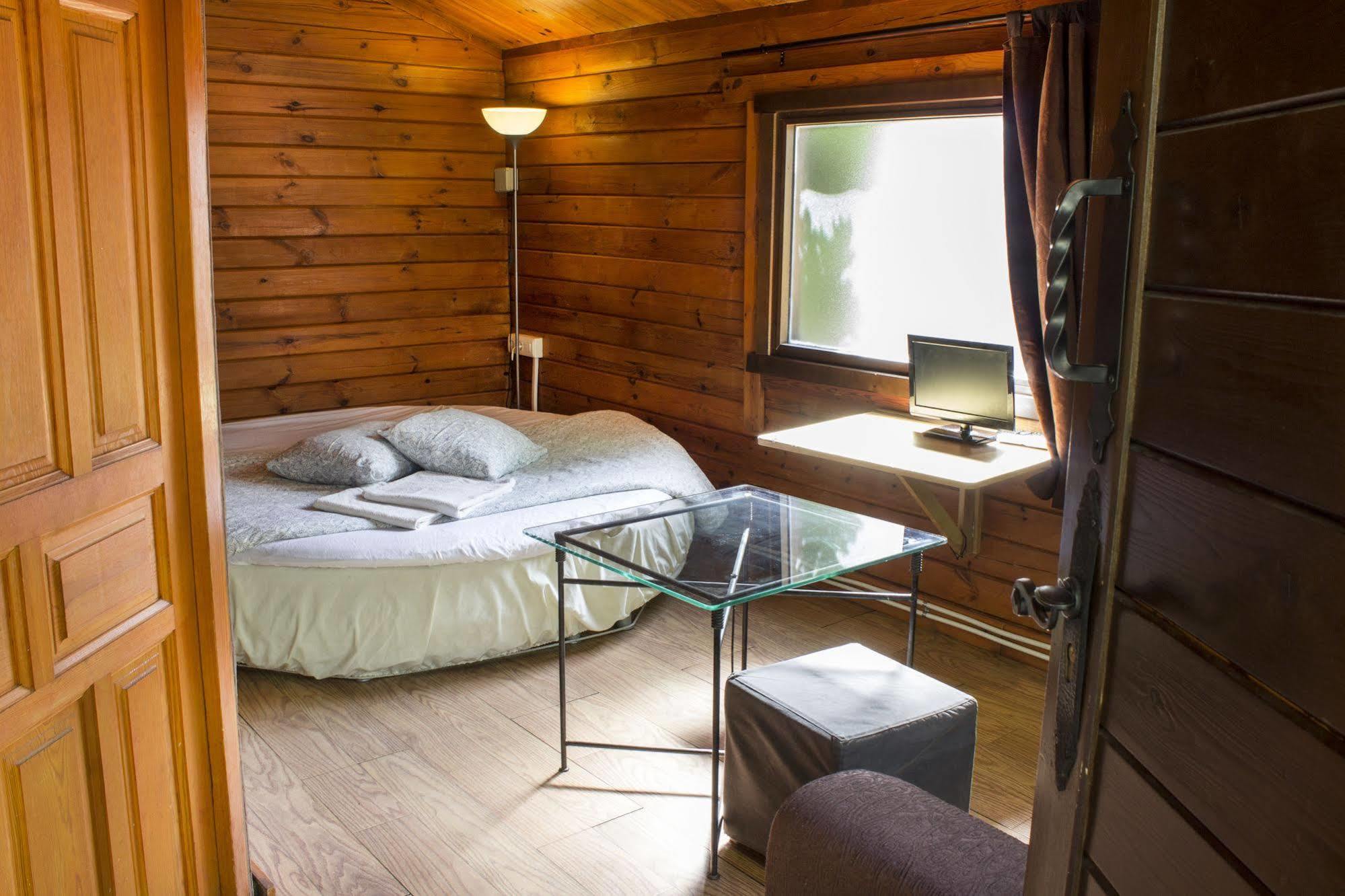 Fuente Del Lobo Glamping & Bungalows - Adults Only Pinos Genil Exterior photo